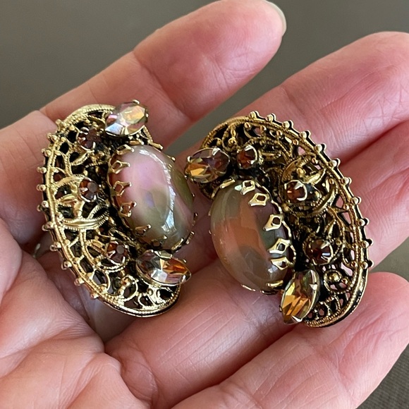 1950’s Denbe Filigree Gold tone Bi- color Clip on Earrings 1.5” - Picture 2 of 6